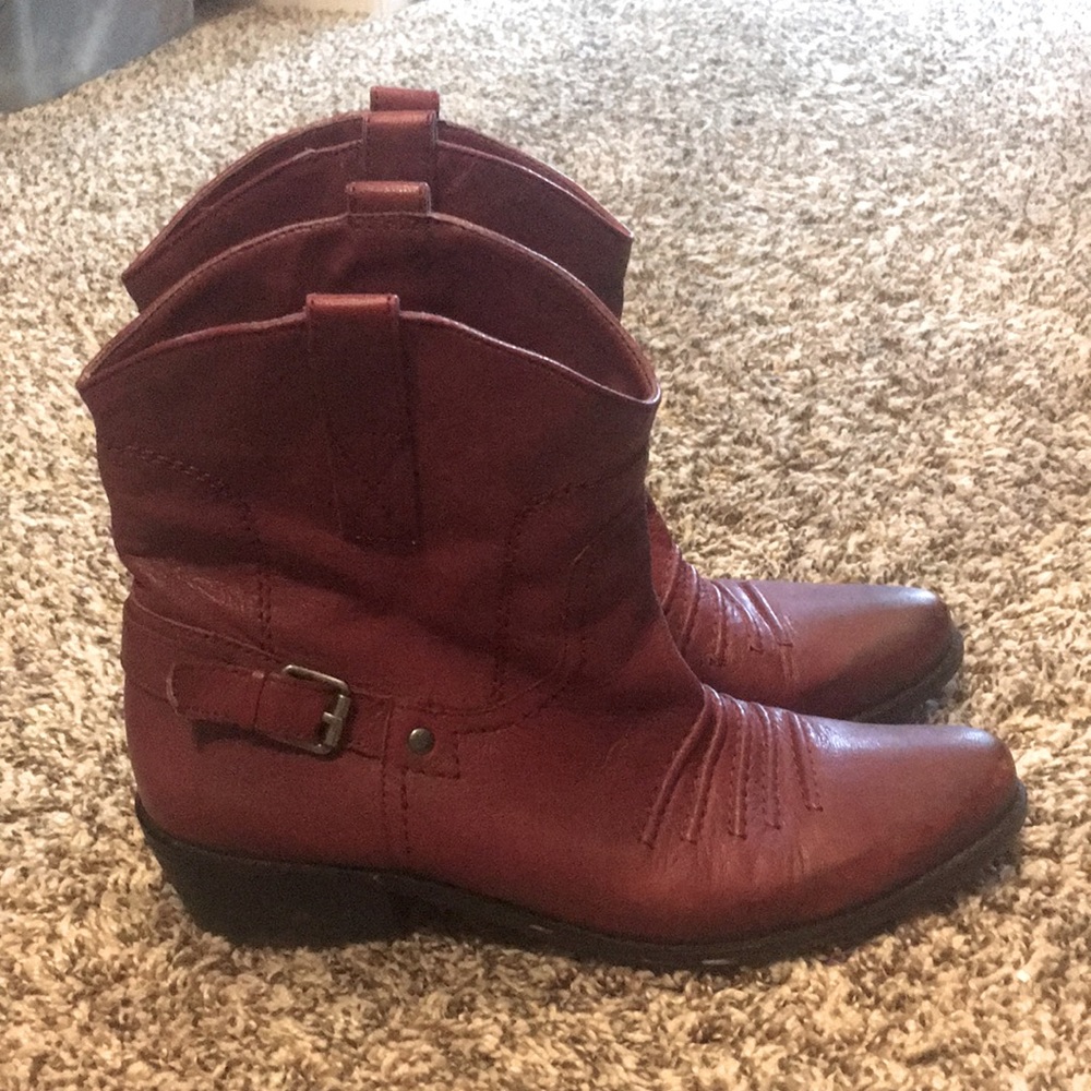 Red leather shorty cowboy boots. Excellent.